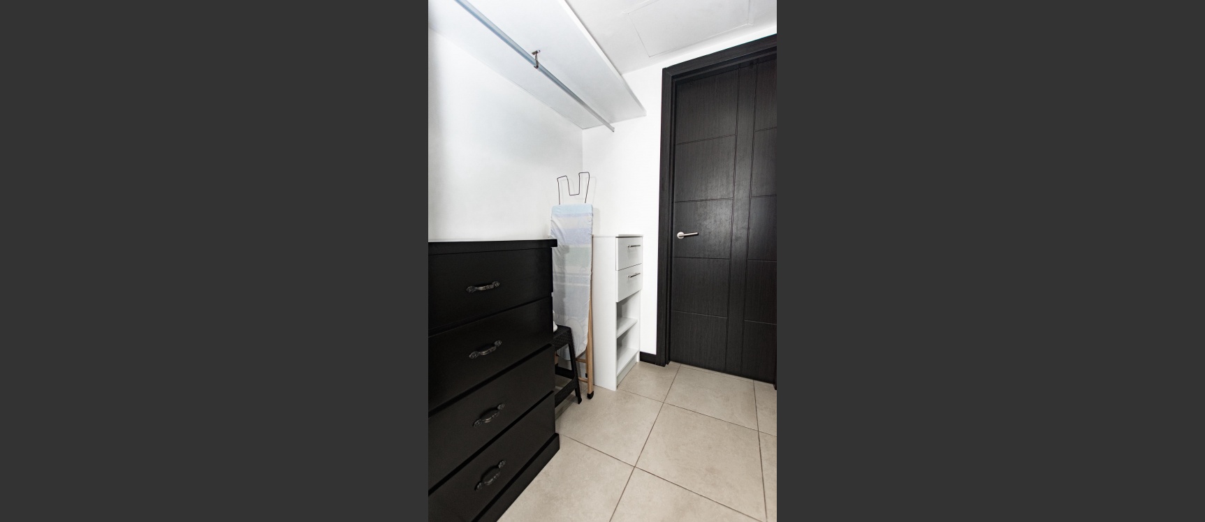 Departamento amoblado en alquiler - Ed. Torres Bellini II, Puerto Santa Ana GeoBienes - Departamento amoblado en alquiler - Ed. Torres Bellini II, Puerto Santa Ana - Plusvalia Guayaquil Casas de venta y alquiler Inmobiliaria Ecuador