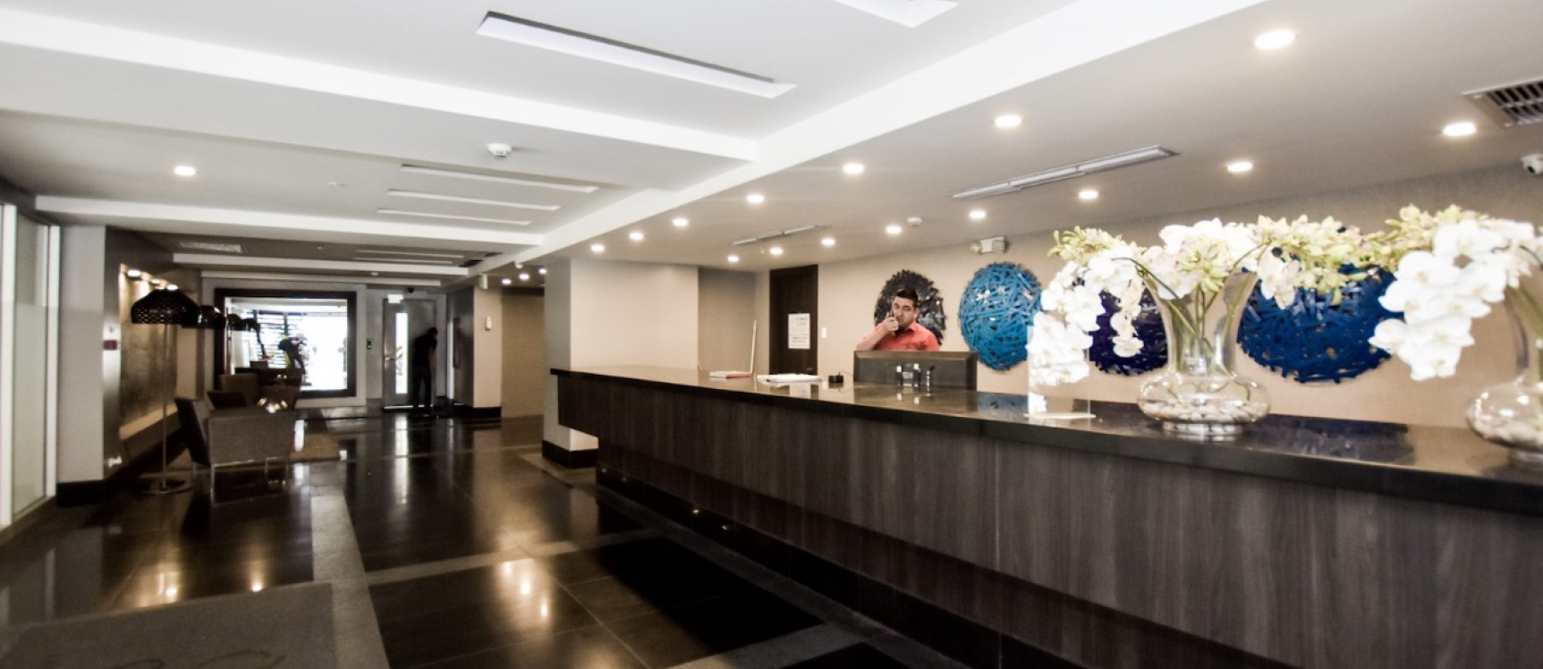 Departamento amoblado en alquiler ubicado en el Edificio Quo GeoBienes - Departamento amoblado en alquiler ubicado en el Edificio Quo - Plusvalia Guayaquil Casas de venta y alquiler Inmobiliaria Ecuador
