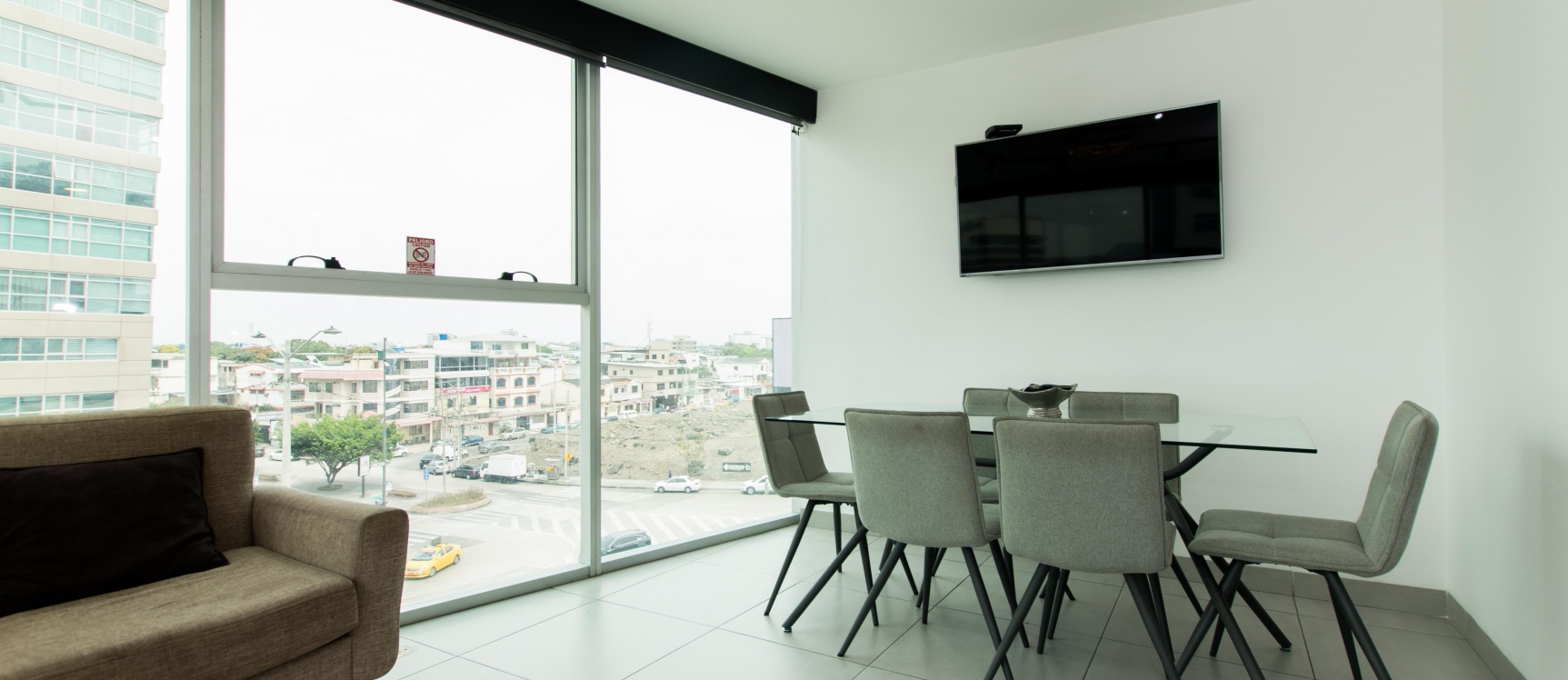 Departamento amoblado en alquiler ubicado en el Edificio Quo Luxury Apartments GeoBienes - Departamento amoblado en alquiler ubicado en el Edificio Quo Luxury Apartments - Plusvalia Guayaquil Casas de venta y alquiler Inmobiliaria Ecuador