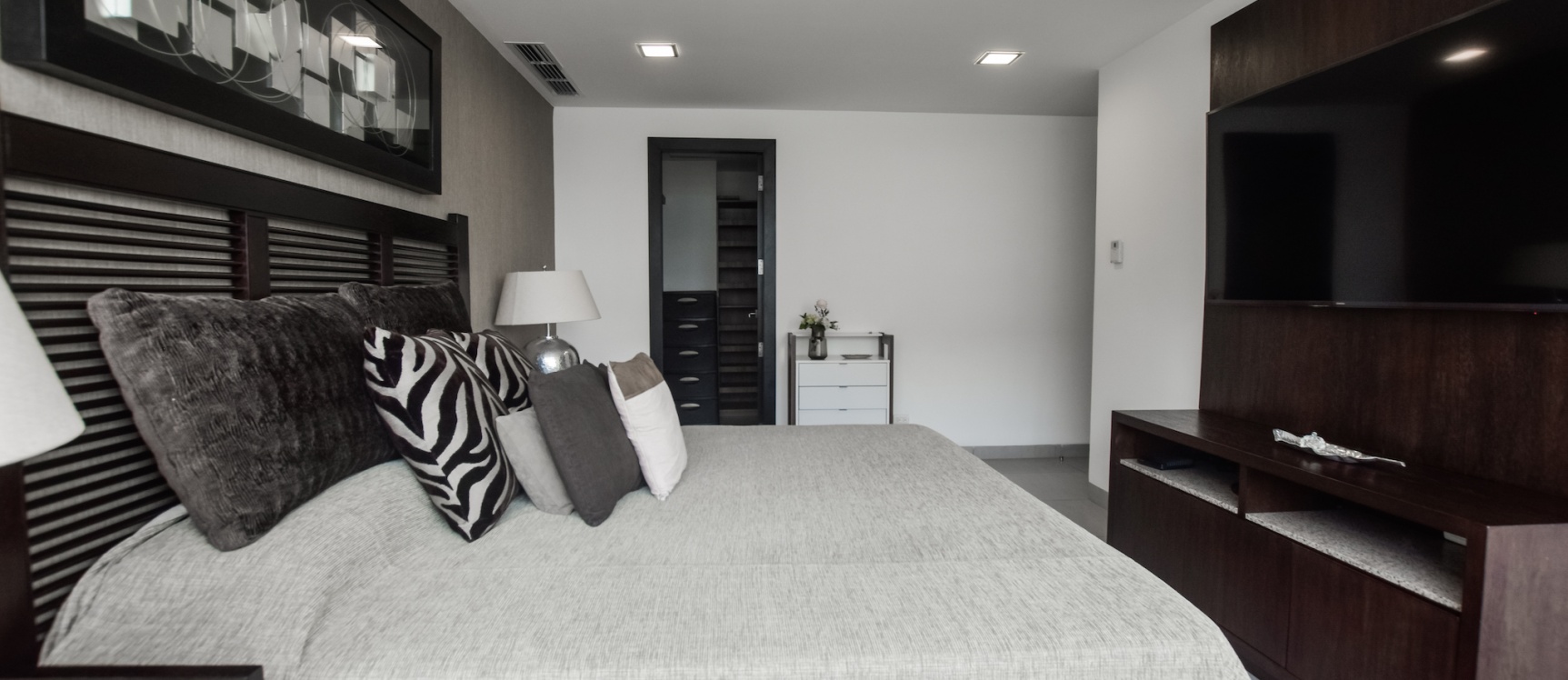 Departamento de lujo en alquiler - Edificio Quo, Guayaquil GeoBienes - Departamento de lujo en alquiler - Edificio Quo, Guayaquil - Plusvalia Guayaquil Casas de venta y alquiler Inmobiliaria Ecuador