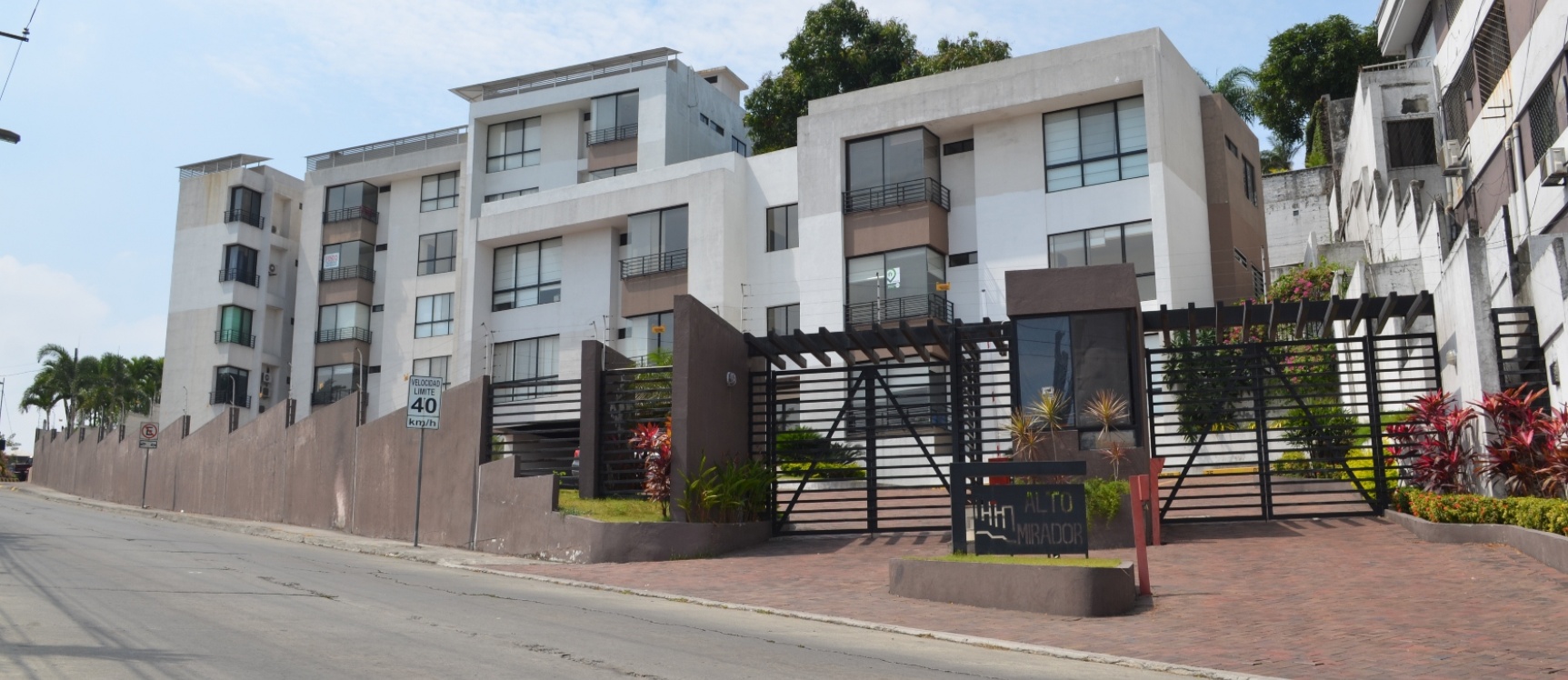 Departamento en alquiler Edificio Alto Mirador Urdesa GeoBienes - Departamento en alquiler Edificio Alto Mirador Urdesa - Plusvalia Guayaquil Casas de venta y alquiler Inmobiliaria Ecuador