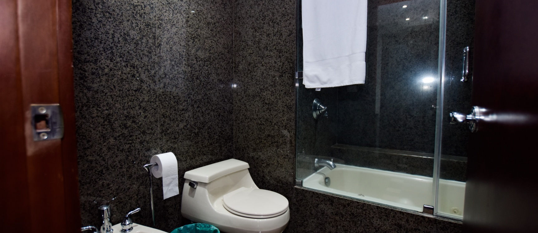 Departamento en alquiler en Torre Colon 2 Guayaquil Ecuador GeoBienes - Departamento en alquiler en Torre Colon 2 Guayaquil Ecuador - Plusvalia Guayaquil Casas de venta y alquiler Inmobiliaria Ecuador