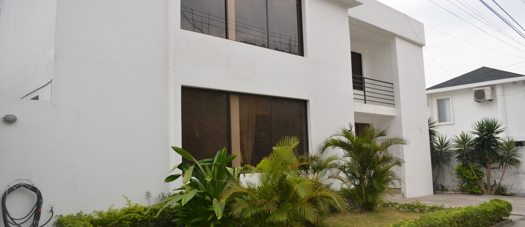 GeoBienes - Departamento en alquiler en Urbanización Parque de los Ceibos sector Ceibos - Plusvalia Guayaquil Casas de venta y alquiler Inmobiliaria Ecuador