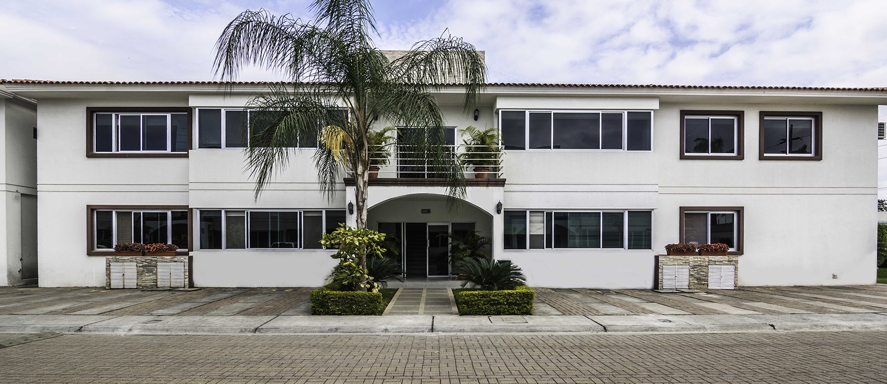 GeoBienes - Departamento en alquiler en Urbanización Singapur vía a Samborondón - Plusvalia Guayaquil Casas de venta y alquiler Inmobiliaria Ecuador