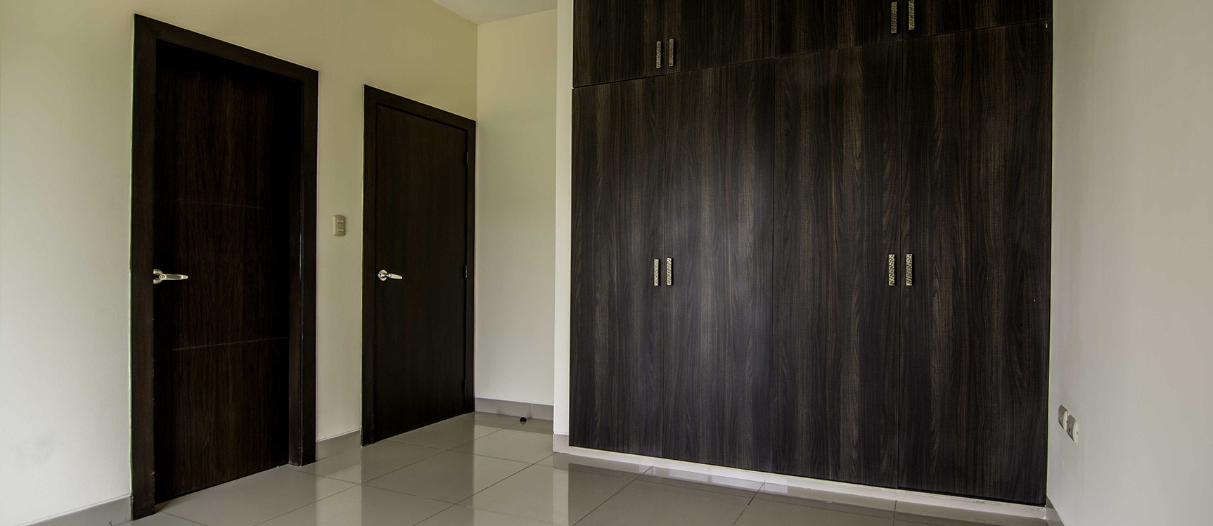 Departamento en alquiler en Urbanización Singapur vía a Samborondón GeoBienes - Departamento en alquiler en Urbanización Singapur vía a Samborondón - Plusvalia Guayaquil Casas de venta y alquiler Inmobiliaria Ecuador
