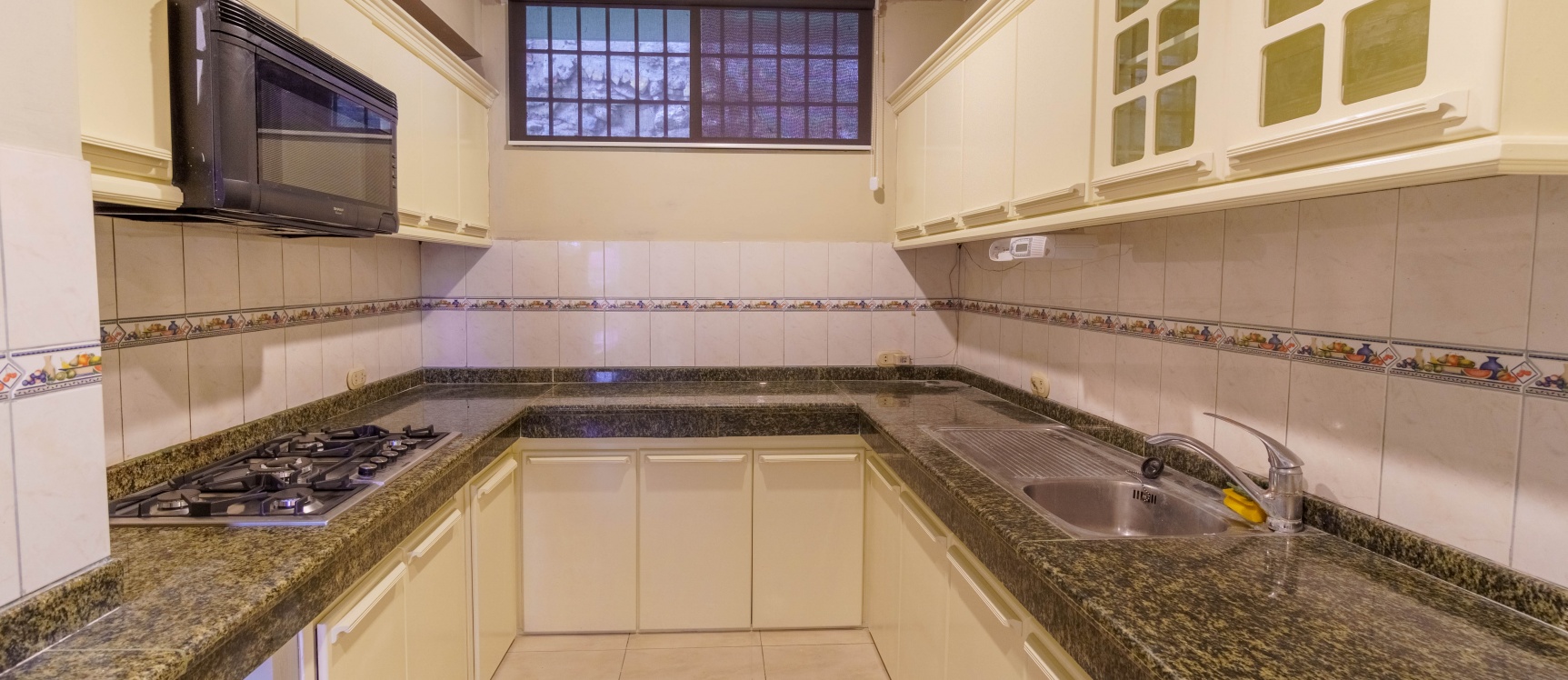 Departamento en alquiler ubicado en Condominio Alexandra, Lomas de Urdesa GeoBienes - Departamento en alquiler ubicado en Condominio Alexandra, Lomas de Urdesa - Plusvalia Guayaquil Casas de venta y alquiler Inmobiliaria Ecuador