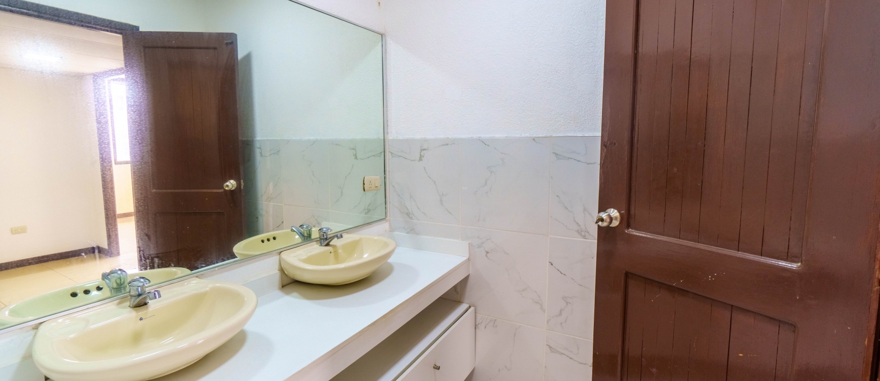 Departamento en alquiler ubicado en Edificio 300, Centro de Guayaquil. GeoBienes - Departamento en alquiler ubicado en Edificio 300, Centro de Guayaquil. - Plusvalia Guayaquil Casas de venta y alquiler Inmobiliaria Ecuador