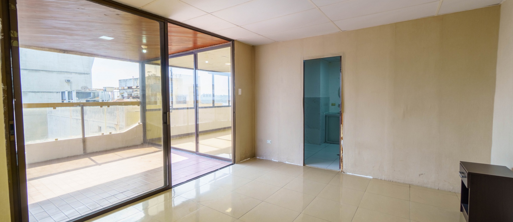 Departamento en alquiler ubicado en Edificio 300, Centro de Guayaquil. GeoBienes - Departamento en alquiler ubicado en Edificio 300, Centro de Guayaquil. - Plusvalia Guayaquil Casas de venta y alquiler Inmobiliaria Ecuador