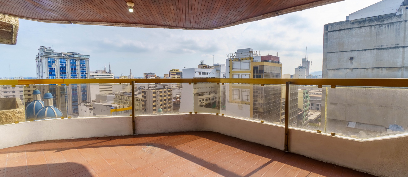 Departamento en alquiler ubicado en Edificio 300, Centro de Guayaquil. GeoBienes - Departamento en alquiler ubicado en Edificio 300, Centro de Guayaquil. - Plusvalia Guayaquil Casas de venta y alquiler Inmobiliaria Ecuador