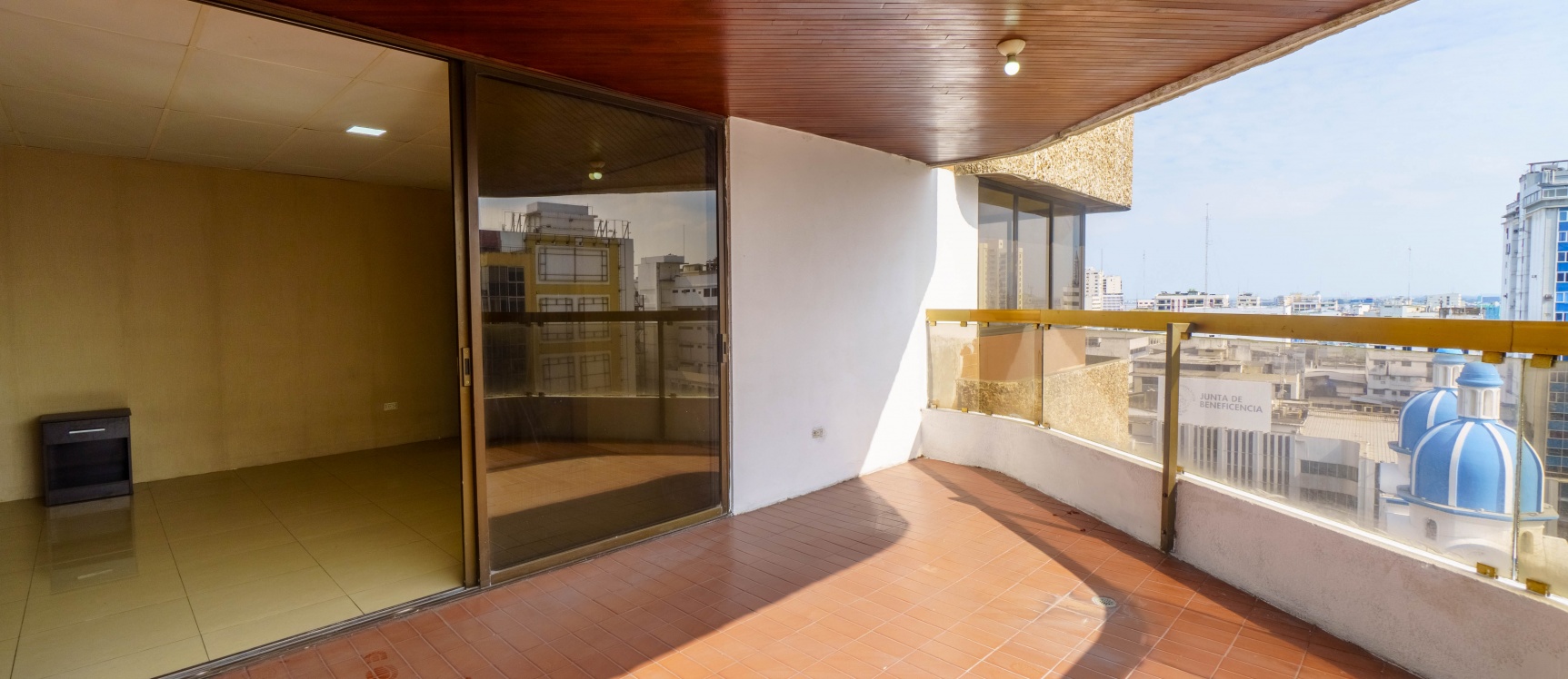 Departamento en alquiler ubicado en Edificio 300, Centro de Guayaquil. GeoBienes - Departamento en alquiler ubicado en Edificio 300, Centro de Guayaquil. - Plusvalia Guayaquil Casas de venta y alquiler Inmobiliaria Ecuador