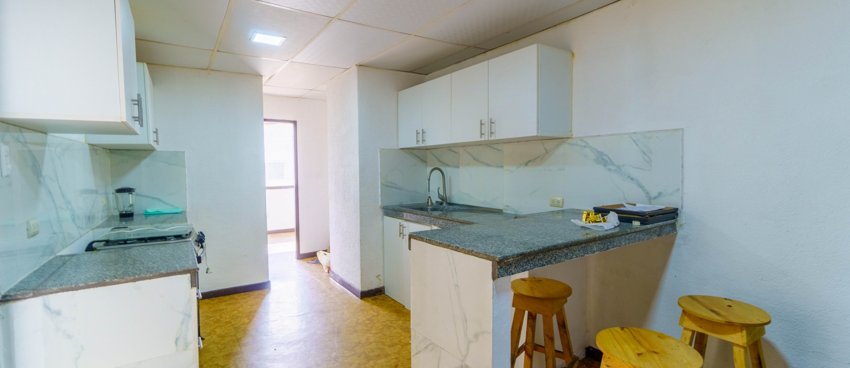 Departamento en alquiler ubicado en Edificio 300, Centro de Guayaquil. GeoBienes - Departamento en alquiler ubicado en Edificio 300, Centro de Guayaquil. - Plusvalia Guayaquil Casas de venta y alquiler Inmobiliaria Ecuador