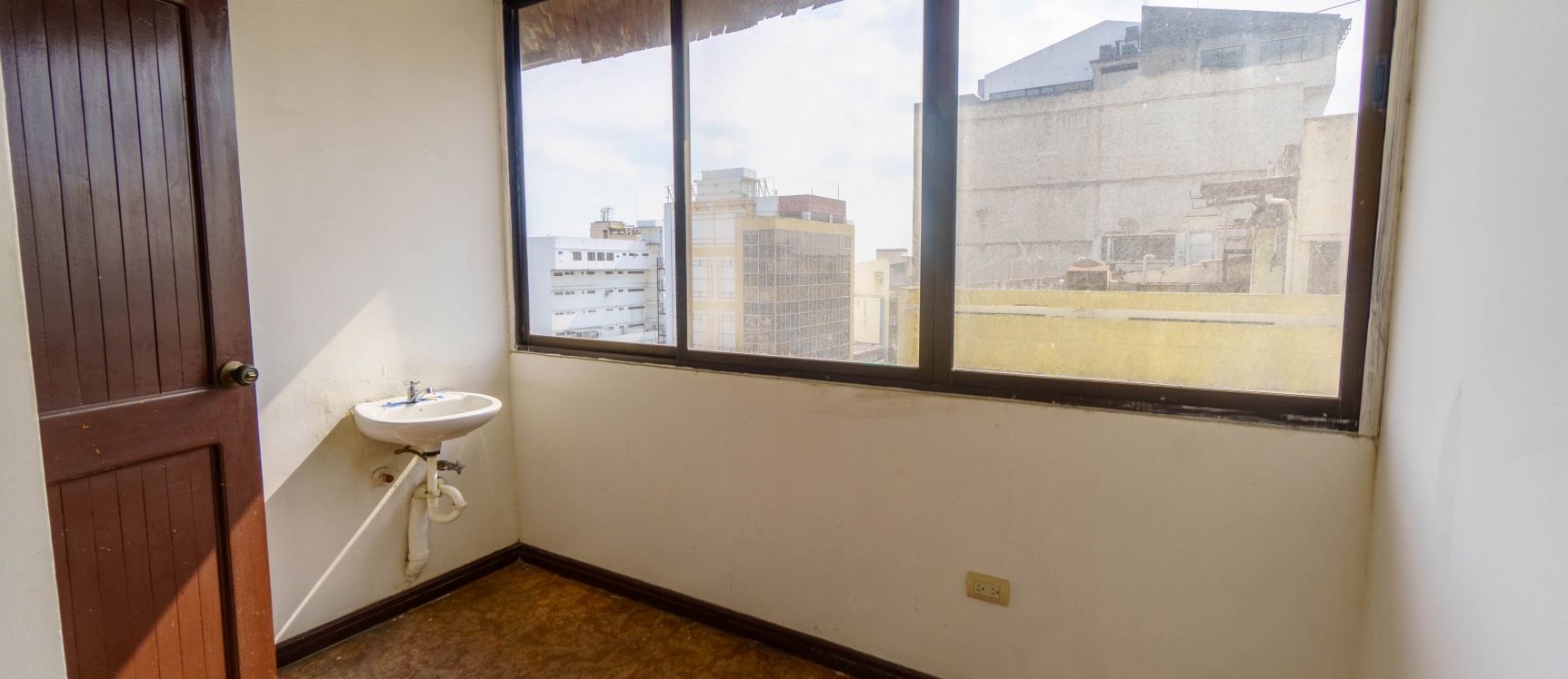 Departamento en alquiler ubicado en Edificio 300, Centro de Guayaquil. GeoBienes - Departamento en alquiler ubicado en Edificio 300, Centro de Guayaquil. - Plusvalia Guayaquil Casas de venta y alquiler Inmobiliaria Ecuador