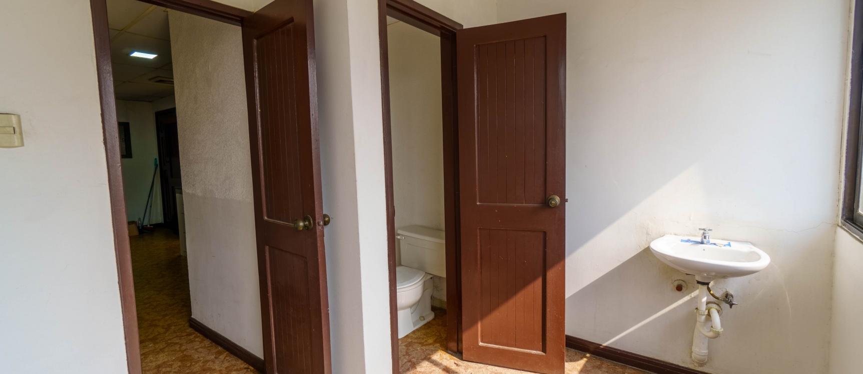 Departamento en alquiler ubicado en Edificio 300, Centro de Guayaquil. GeoBienes - Departamento en alquiler ubicado en Edificio 300, Centro de Guayaquil. - Plusvalia Guayaquil Casas de venta y alquiler Inmobiliaria Ecuador