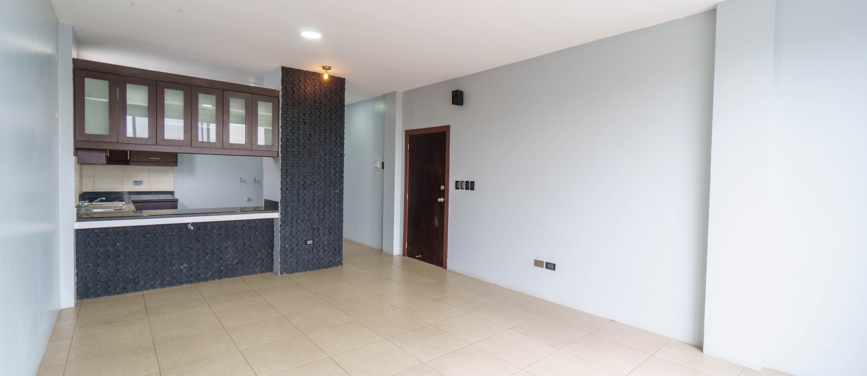 GeoBienes - Departamento en alquiler ubicado en Edificio Novacosta, Los Ceibos - Plusvalia Guayaquil Casas de venta y alquiler Inmobiliaria Ecuador