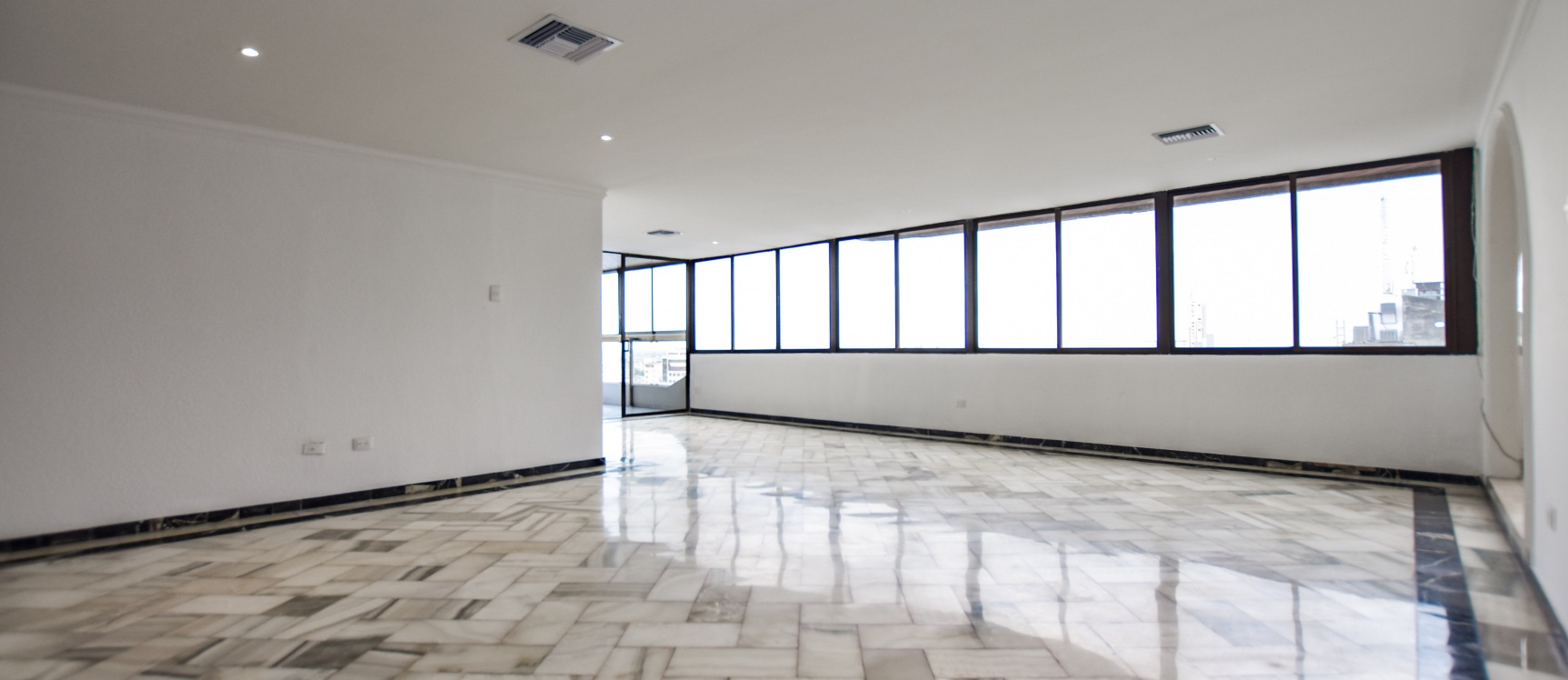 Departamento en alquiler ubicado en San Francisco 300, Centro de Guayaquil GeoBienes - Departamento en alquiler ubicado en San Francisco 300, Centro de Guayaquil - Plusvalia Guayaquil Casas de venta y alquiler Inmobiliaria Ecuador