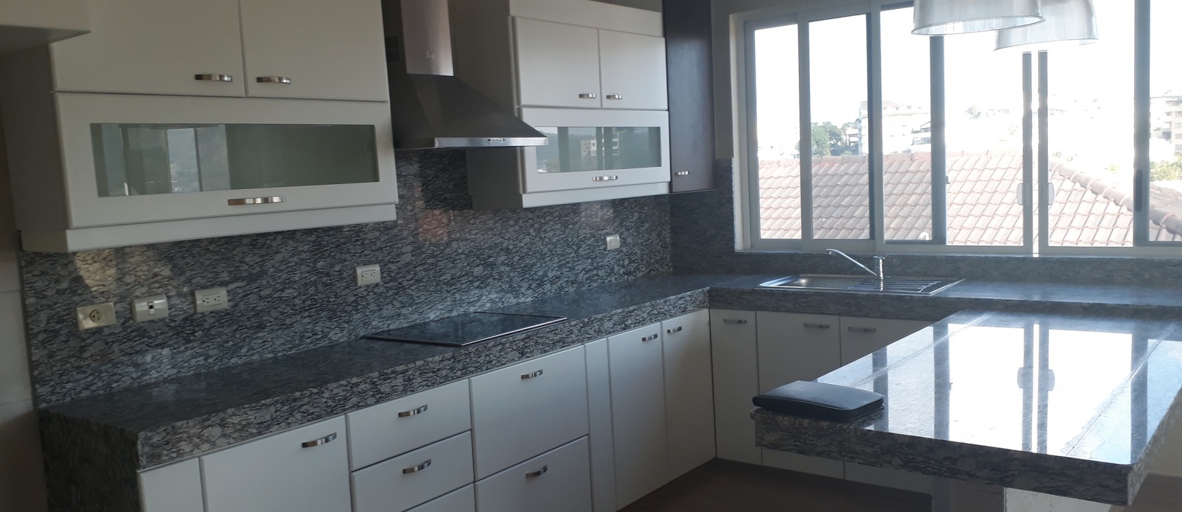 Departamento en El Portón Lomas de Urdesa GeoBienes - Departamento en alquiler El Portón Lomas de Urdesa Guayaquil - Plusvalia Guayaquil Casas de venta y alquiler Inmobiliaria Ecuador
