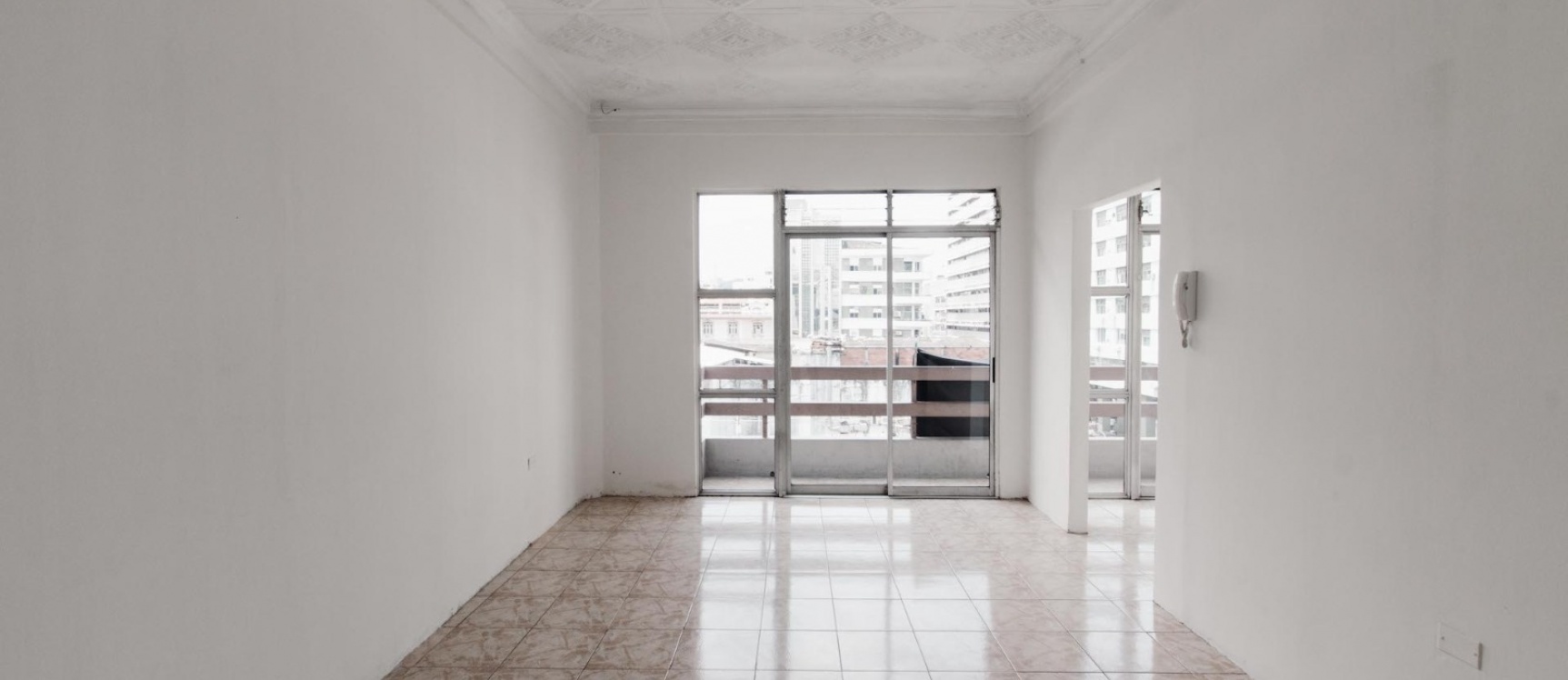 Departamento en planta alta con una excelente vista del centro de Guayaquil GeoBienes - Departamento en planta alta con una excelente vista del centro de Guayaquil - Plusvalia Guayaquil Casas de venta y alquiler Inmobiliaria Ecuador