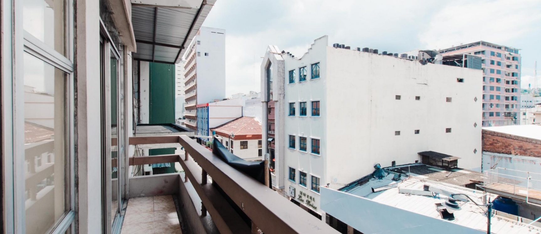 Departamento en planta alta con una excelente vista del centro de Guayaquil GeoBienes - Departamento en planta alta con una excelente vista del centro de Guayaquil - Plusvalia Guayaquil Casas de venta y alquiler Inmobiliaria Ecuador