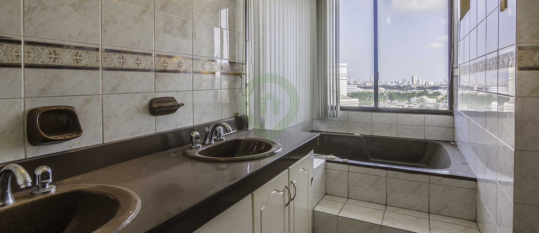 Departamento en venta en Lomas de Urdesa norte de Guayaquil GeoBienes - Departamento en venta en Lomas de Urdesa norte de Guayaquil - Plusvalia Guayaquil Casas de venta y alquiler Inmobiliaria Ecuador