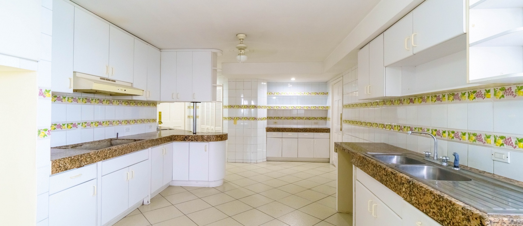 Departamento en venta ubicado en Edificio River Walk, Samborondón GeoBienes - Departamento en venta ubicado en Edificio River Walk, Samborondón - Plusvalia Guayaquil Casas de venta y alquiler Inmobiliaria Ecuador