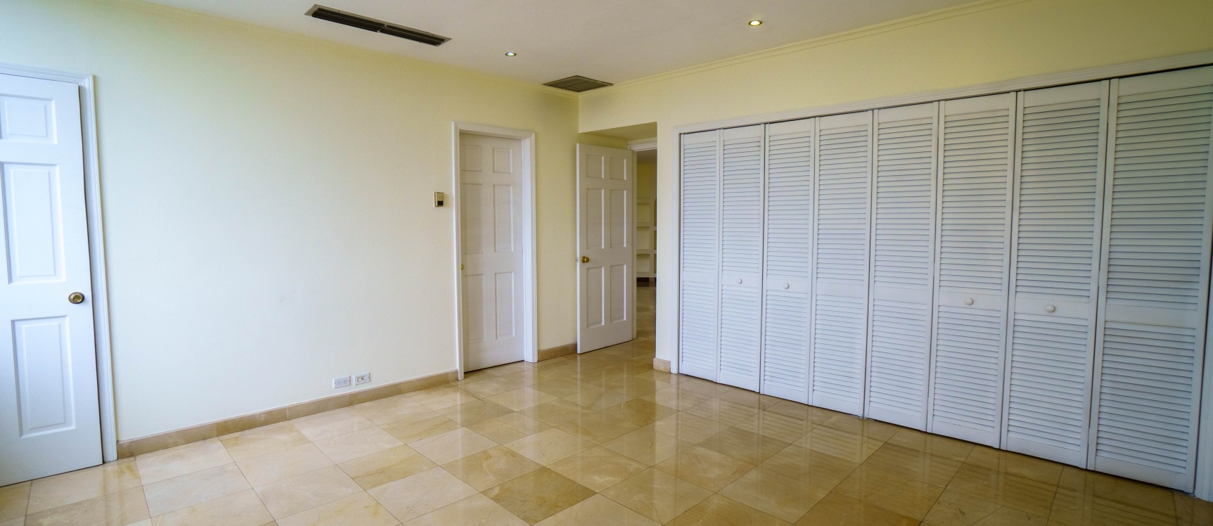 Departamento en venta ubicado en Edificio River Walk, Samborondón GeoBienes - Departamento en venta ubicado en Edificio River Walk, Samborondón - Plusvalia Guayaquil Casas de venta y alquiler Inmobiliaria Ecuador