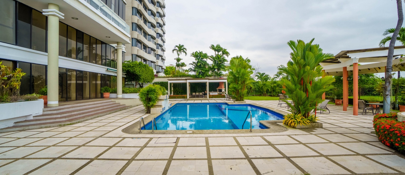 Departamento en venta ubicado en Edificio River Walk, Samborondón GeoBienes - Departamento en venta ubicado en Edificio River Walk, Samborondón - Plusvalia Guayaquil Casas de venta y alquiler Inmobiliaria Ecuador