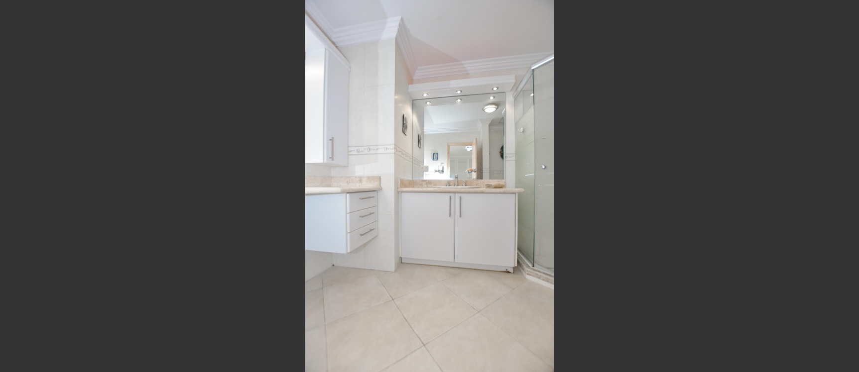 Departamento en venta ubicado en el Edificio San Francisco 300 GeoBienes - Departamento en venta ubicado en el Edificio San Francisco 300 - Plusvalia Guayaquil Casas de venta y alquiler Inmobiliaria Ecuador