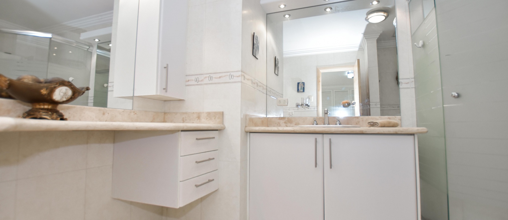 Departamento en venta ubicado en el Edificio San Francisco 300 GeoBienes - Departamento en venta ubicado en el Edificio San Francisco 300 - Plusvalia Guayaquil Casas de venta y alquiler Inmobiliaria Ecuador
