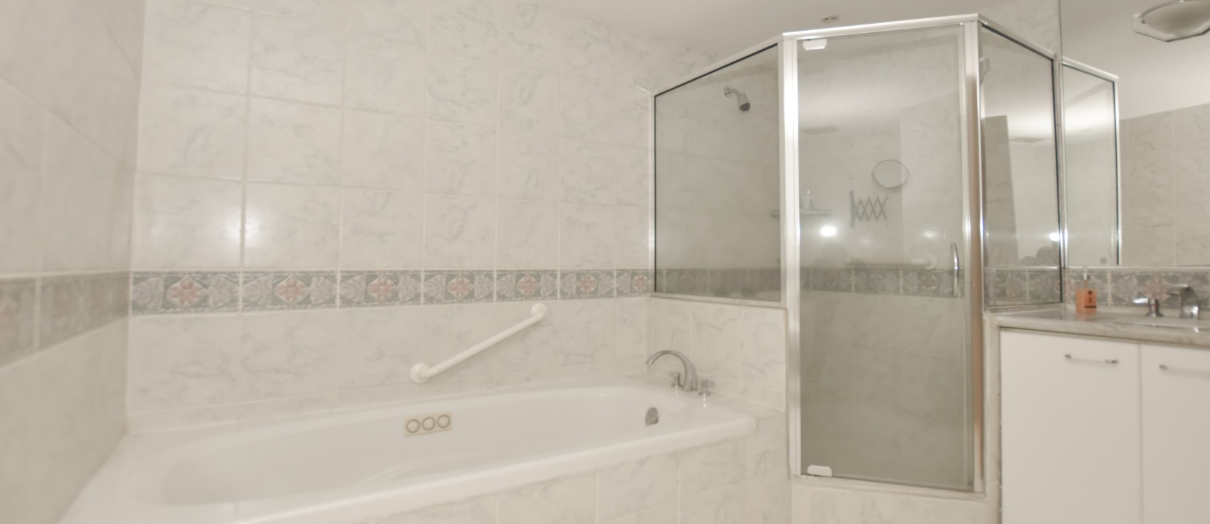 Departamento en venta ubicado en el Hotel Hilton Colón GeoBienes - Departamento en venta ubicado en el Hotel Hilton Colón - Plusvalia Guayaquil Casas de venta y alquiler Inmobiliaria Ecuador