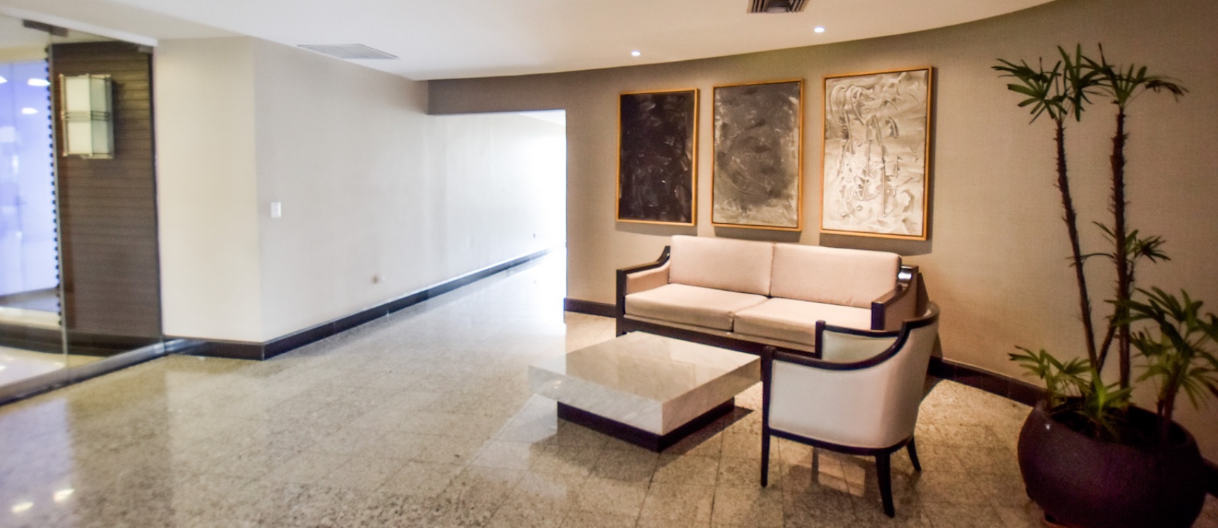 Departamento en venta ubicado en el Hotel Hilton Colón GeoBienes - Departamento en venta ubicado en el Hotel Hilton Colón - Plusvalia Guayaquil Casas de venta y alquiler Inmobiliaria Ecuador