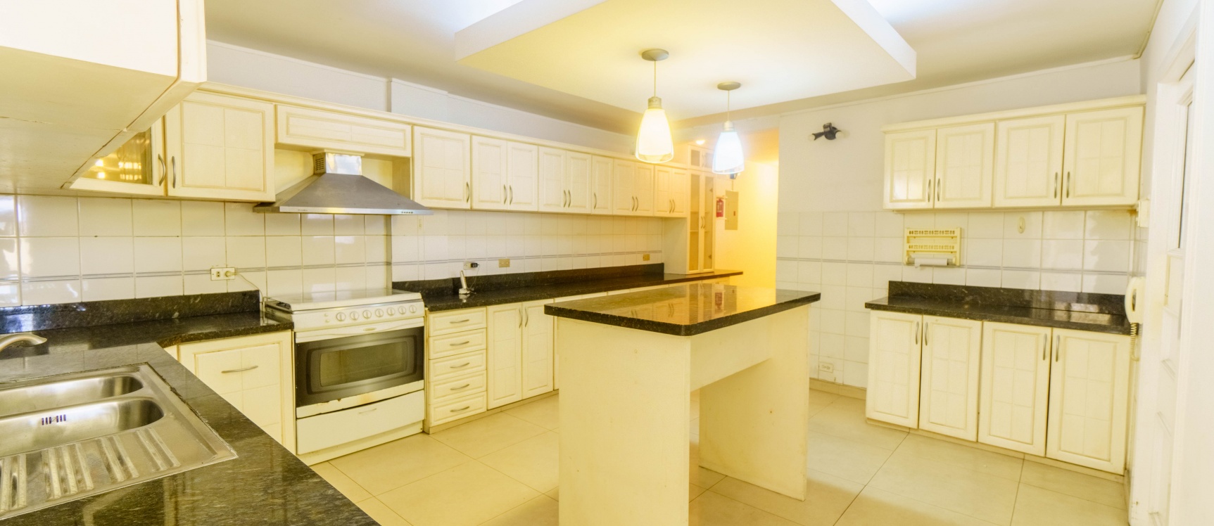 Departamento en venta ubicado en Lomas de Urdesa, Norte de Guayaquil GeoBienes - Departamento en venta ubicado en Lomas de Urdesa, Norte de Guayaquil - Plusvalia Guayaquil Casas de venta y alquiler Inmobiliaria Ecuador