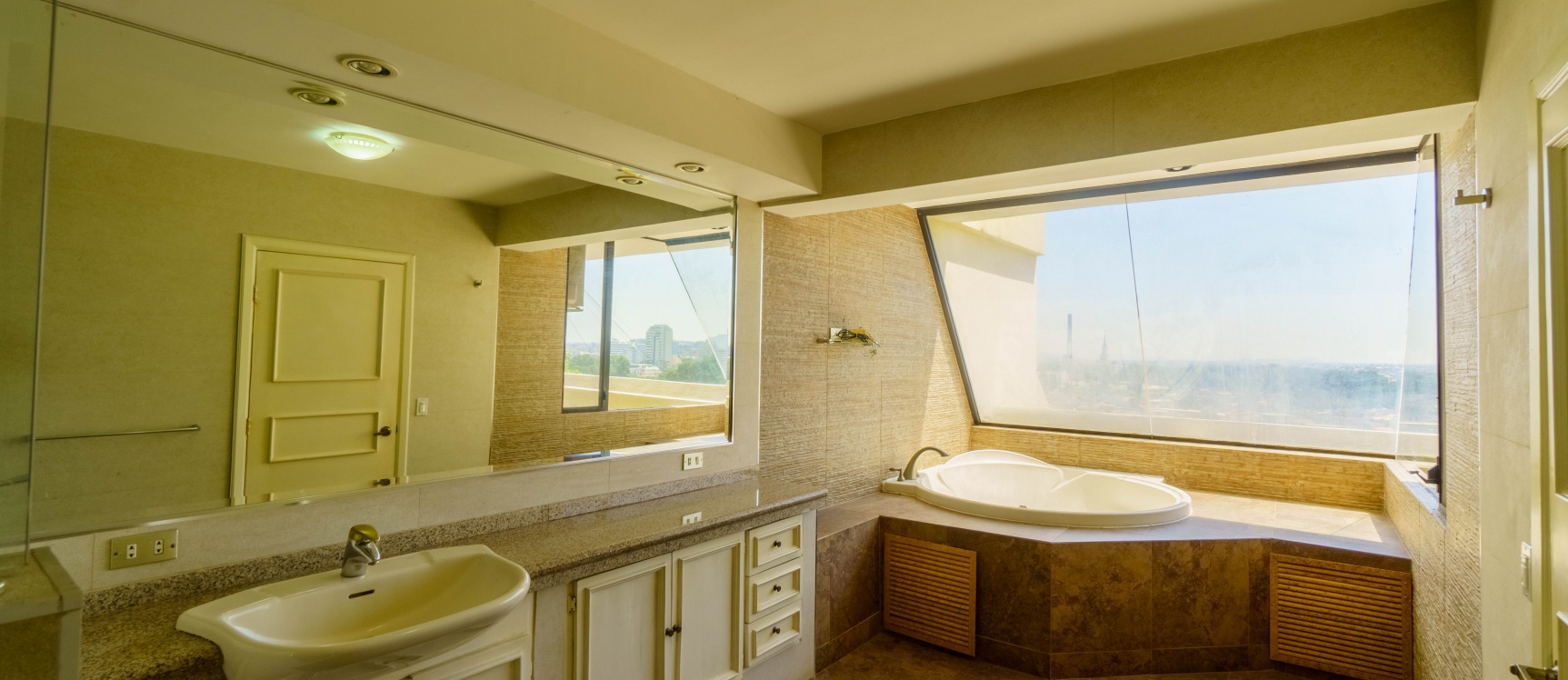 Departamento en venta ubicado en Lomas de Urdesa, Norte de Guayaquil GeoBienes - Departamento en venta ubicado en Lomas de Urdesa, Norte de Guayaquil - Plusvalia Guayaquil Casas de venta y alquiler Inmobiliaria Ecuador