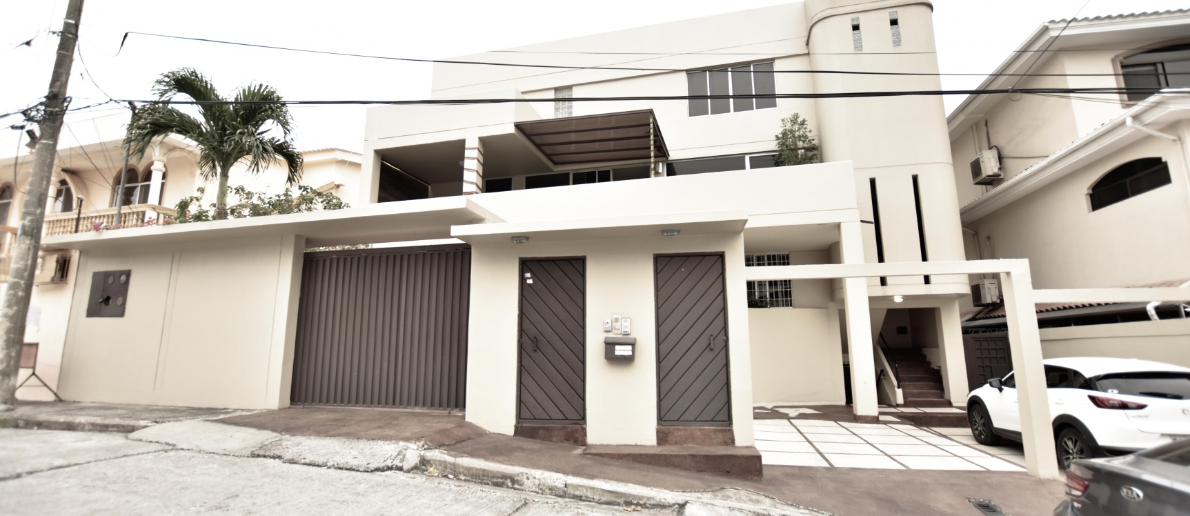 GeoBienes - Amplio departamento en venta ubicado en Santa Cecilia, Los ceibos - Plusvalia Guayaquil Casas de venta y alquiler Inmobiliaria Ecuador