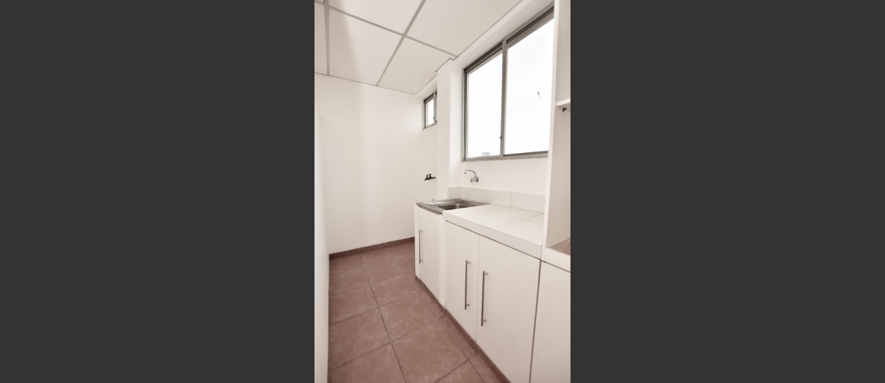 Departamento en venta ubicado en Santa Cecilia, Los ceibos GeoBienes - Amplio departamento en venta ubicado en Santa Cecilia, Los ceibos - Plusvalia Guayaquil Casas de venta y alquiler Inmobiliaria Ecuador
