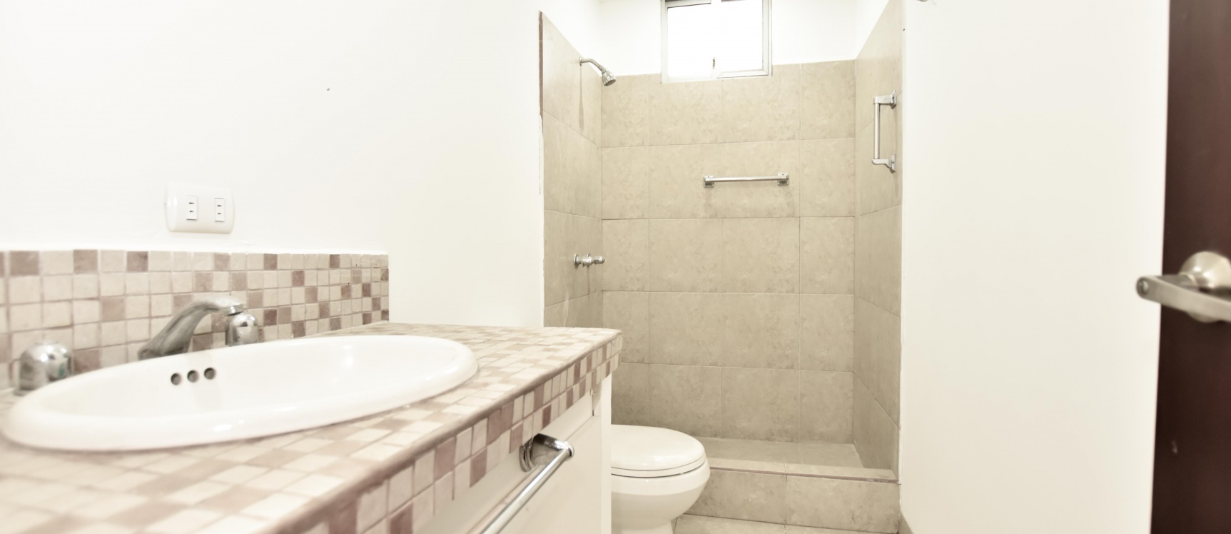Departamento en venta ubicado en Santa Cecilia, Los ceibos GeoBienes - Amplio departamento en venta ubicado en Santa Cecilia, Los ceibos - Plusvalia Guayaquil Casas de venta y alquiler Inmobiliaria Ecuador