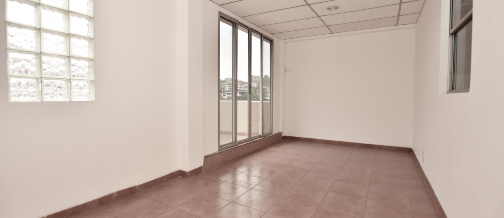 Departamento en venta ubicado en Santa Cecilia, Los ceibos GeoBienes - Amplio departamento en venta ubicado en Santa Cecilia, Los ceibos - Plusvalia Guayaquil Casas de venta y alquiler Inmobiliaria Ecuador