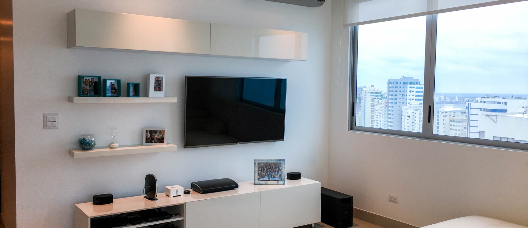 Departamento frente al mar en venta, edificio Bay Point Salinas GeoBienes - Departamento frente al mar en venta, edificio Bay Point Salinas - Plusvalia Guayaquil Casas de venta y alquiler Inmobiliaria Ecuador