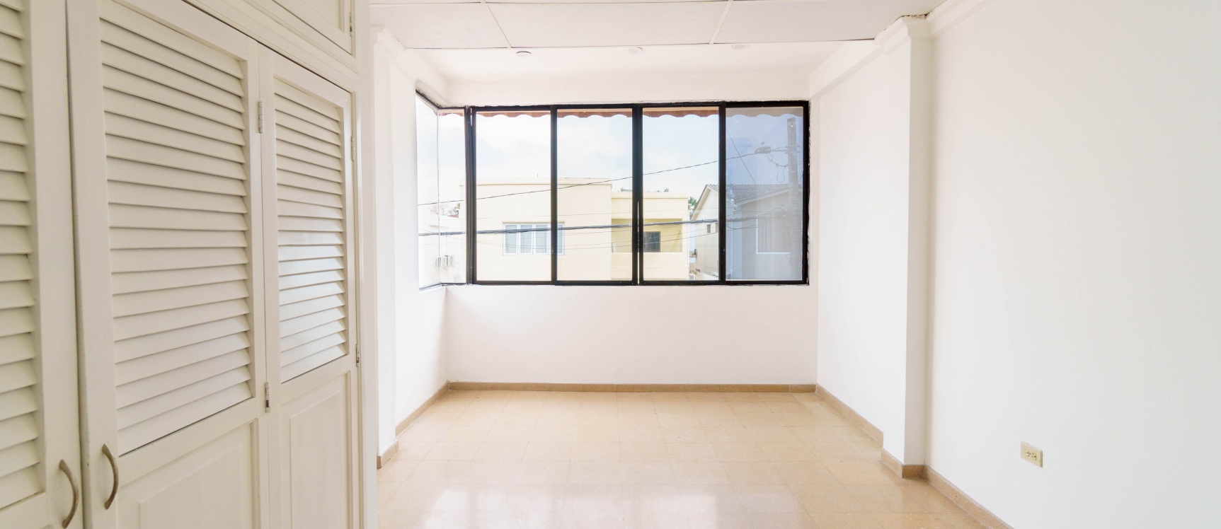 Departamentos en venta ubicada en la Urbanización Puerto Azul, Vía a la Costa GeoBienes - Departamento en venta ubicada en la Urbanización Puerto Azul, Vía a la Costa - Plusvalia Guayaquil Casas de venta y alquiler Inmobiliaria Ecuador