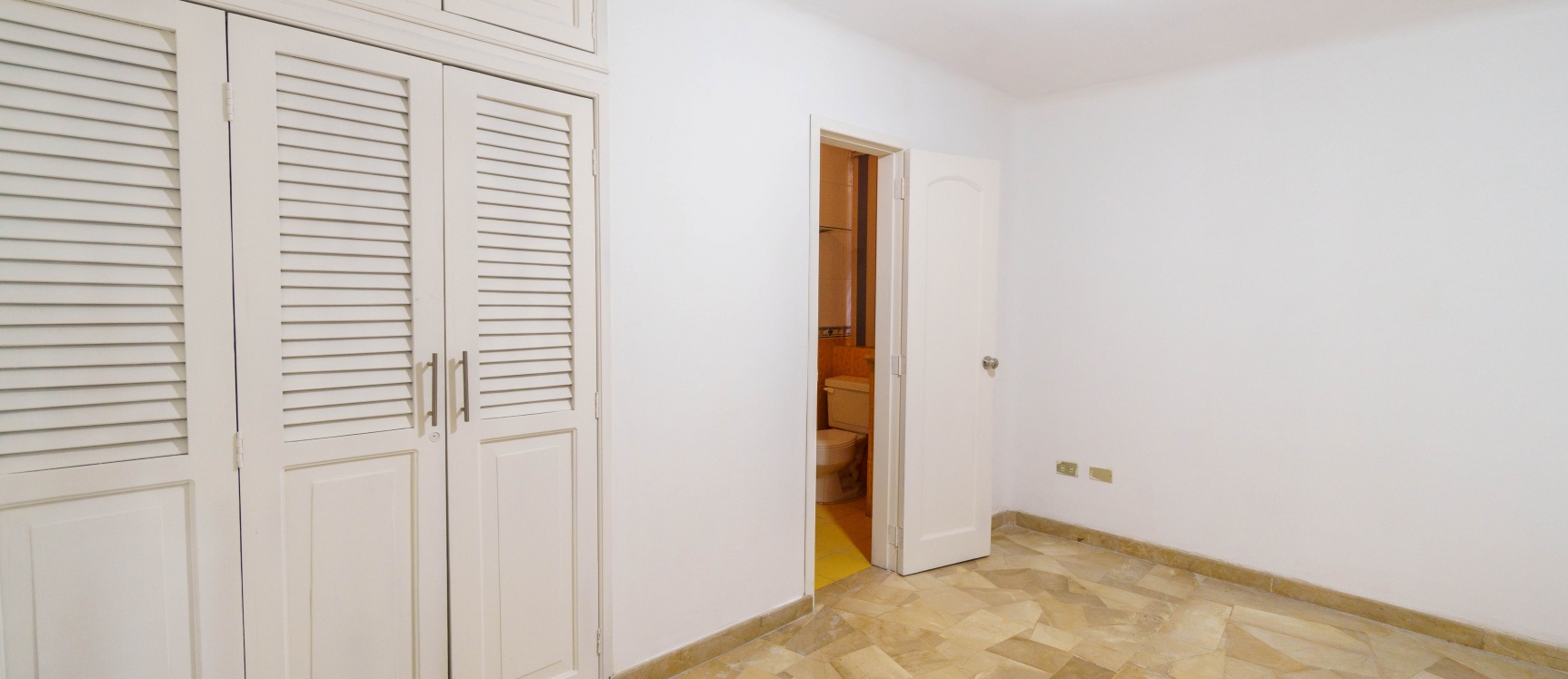 Departamentos en venta ubicada en la Urbanización Puerto Azul, Vía a la Costa GeoBienes - Departamento en venta ubicada en la Urbanización Puerto Azul, Vía a la Costa - Plusvalia Guayaquil Casas de venta y alquiler Inmobiliaria Ecuador