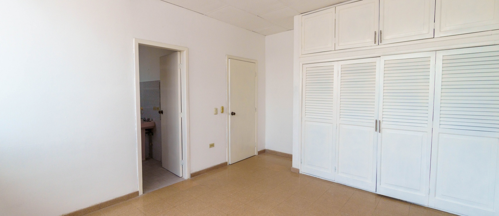 Departamentos en venta ubicada en la Urbanización Puerto Azul, Vía a la Costa GeoBienes - Departamento en venta ubicada en la Urbanización Puerto Azul, Vía a la Costa - Plusvalia Guayaquil Casas de venta y alquiler Inmobiliaria Ecuador