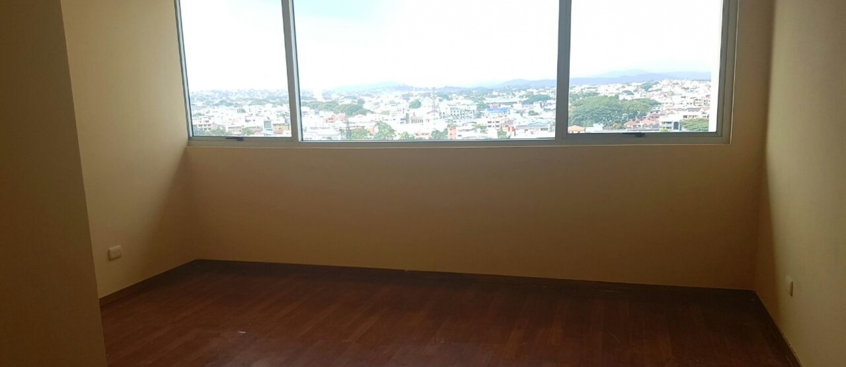 GeoBienes - Oficina en alquiler ubicado en Trade Building, Guayaquil. - Plusvalia Guayaquil Casas de venta y alquiler Inmobiliaria Ecuador