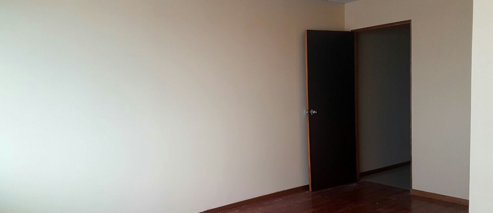 Descripción de oficina en alquiler ubicado en Trade Bulding, Guayaquil. GeoBienes - Oficina en alquiler ubicado en Trade Building, Guayaquil. - Plusvalia Guayaquil Casas de venta y alquiler Inmobiliaria Ecuador