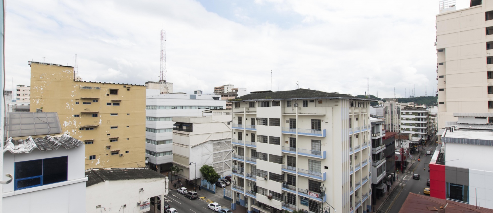 GeoBienes - Edificio de locales comerciales en venta ubicado en el Centro de Guayaquil - Plusvalia Guayaquil Casas de venta y alquiler Inmobiliaria Ecuador