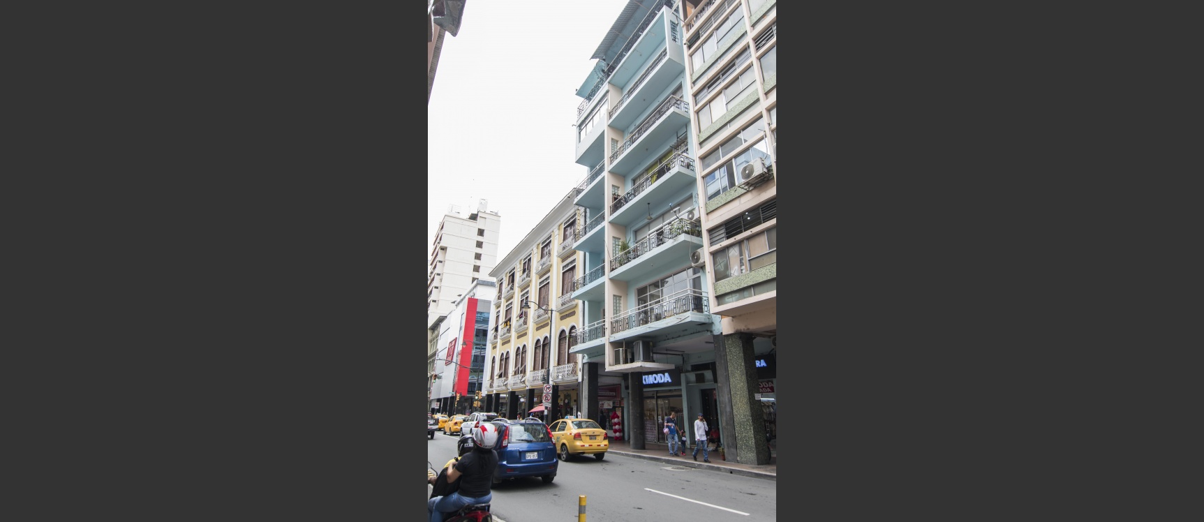 GeoBienes - Edificio de locales comerciales en venta ubicado en el Centro de Guayaquil - Plusvalia Guayaquil Casas de venta y alquiler Inmobiliaria Ecuador