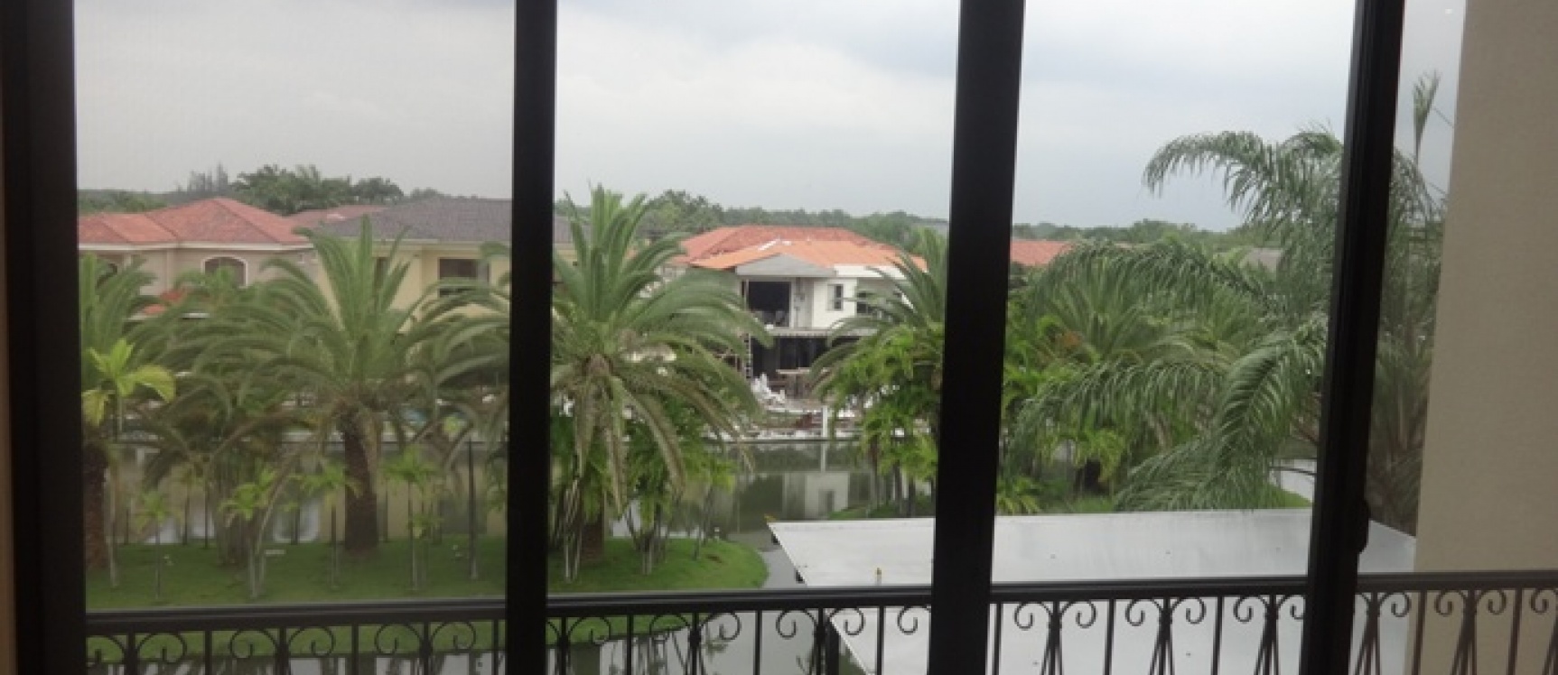 Alquilo departamentos de lujo con vista imponente en Laguna club, via a la costa GeoBienes - Laguna Club Alquilo departamentos de lujo con vista al lago. Guayaquil - Plusvalia Guayaquil Casas de venta y alquiler Inmobiliaria Ecuador