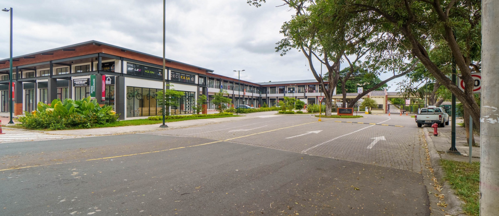 Local comercial en alquiler ubicado en Costa Brisa, Vía a la Costa GeoBienes - Local comercial en alquiler ubicado en Costa Brisa, Vía a la Costa - Plusvalia Guayaquil Casas de venta y alquiler Inmobiliaria Ecuador