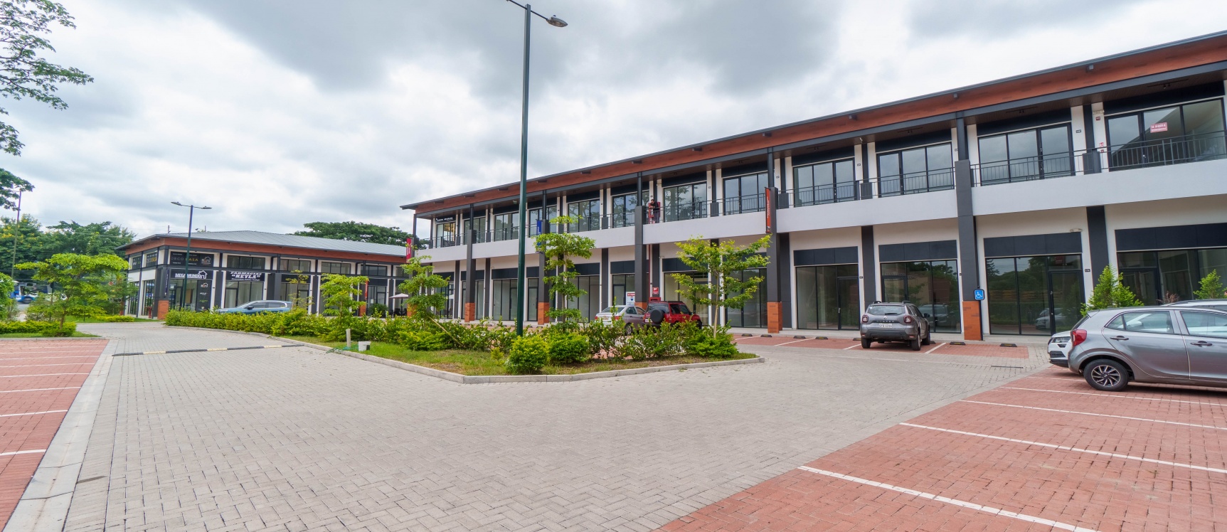 Local comercial en alquiler ubicado en Costa Brisa, Vía a la Costa GeoBienes - Local comercial en alquiler ubicado en Costa Brisa, Vía a la Costa - Plusvalia Guayaquil Casas de venta y alquiler Inmobiliaria Ecuador
