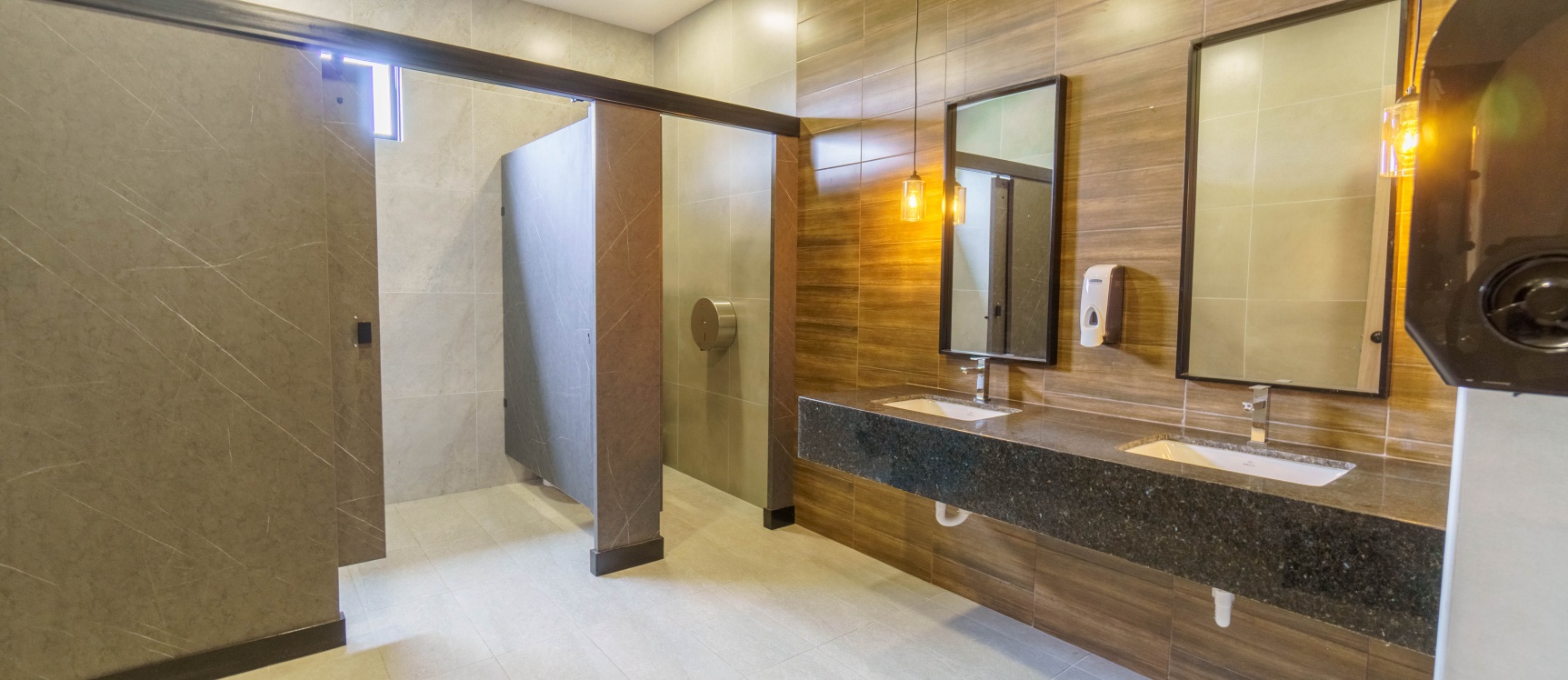 Local comercial en alquiler ubicado en Costa Brisa, Vía a la Costa GeoBienes - Local comercial en alquiler ubicado en Costa Brisa, Vía a la Costa - Plusvalia Guayaquil Casas de venta y alquiler Inmobiliaria Ecuador