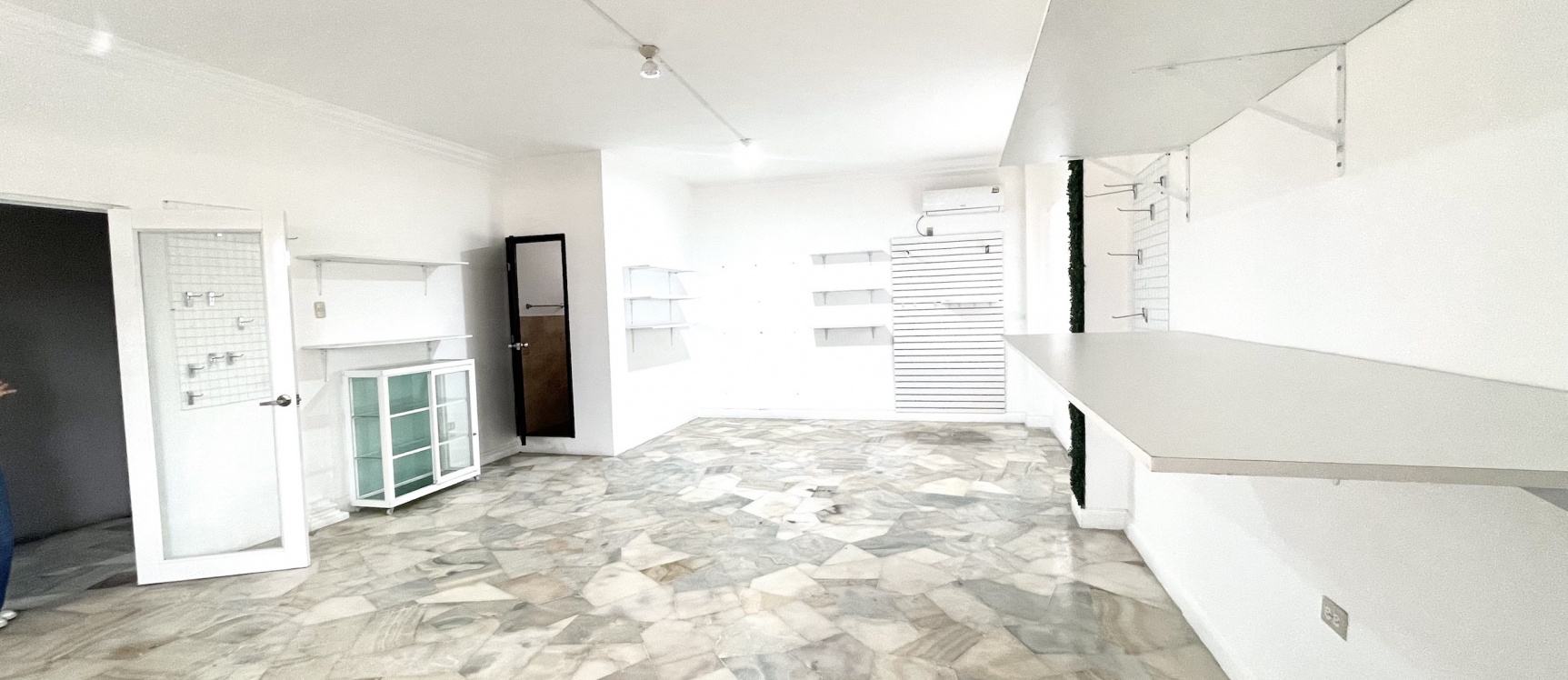 Local comercial en alquiler ubicado en Kennedy Norte GeoBienes - Local comercial en alquiler ubicado en Kennedy Norte - Plusvalia Guayaquil Casas de venta y alquiler Inmobiliaria Ecuador