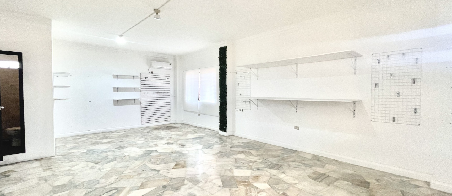 Local comercial en alquiler ubicado en Kennedy Norte GeoBienes - Local comercial en alquiler ubicado en Kennedy Norte - Plusvalia Guayaquil Casas de venta y alquiler Inmobiliaria Ecuador